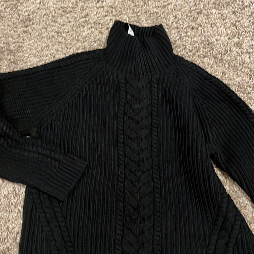Lululemon mock cable turtleneck